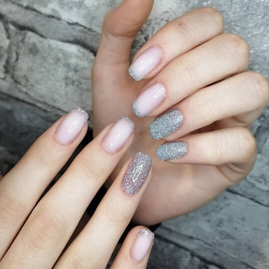 Маникюр светоотражающим гель-лаком