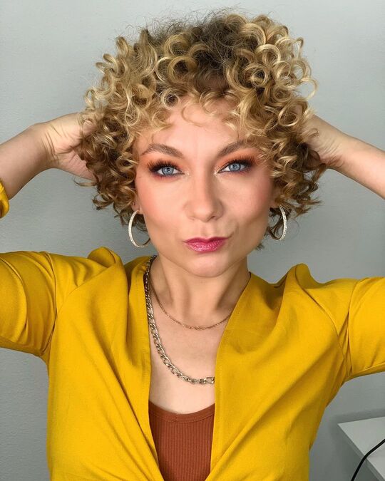 Модные мелкие кудряшки