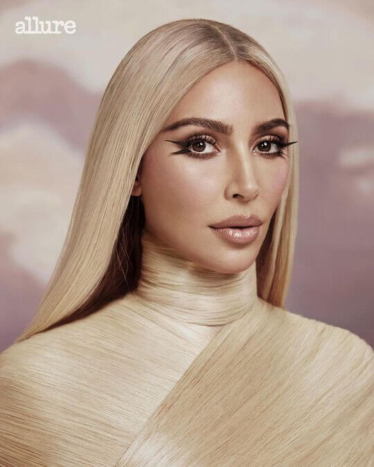 Kim Kardashian с окрашиванием белое золото