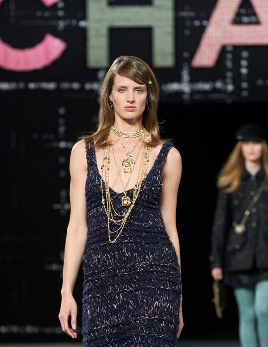 Стрижка каскад на показе коллекции Chanel