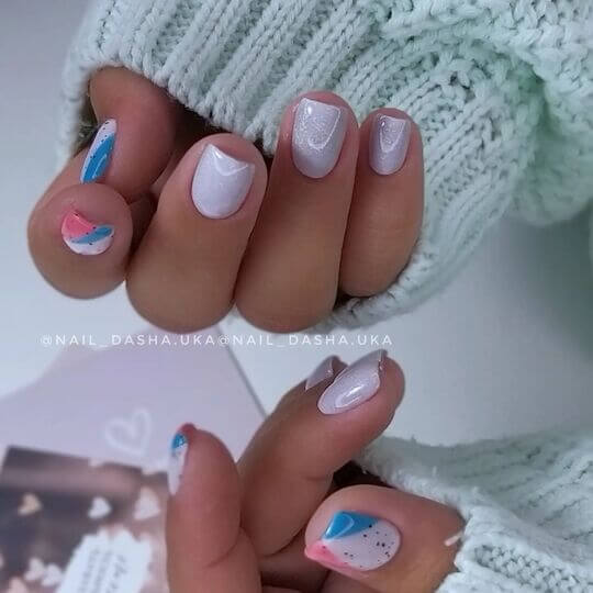 Нежный глянцевый маникюр на коротких ногтях