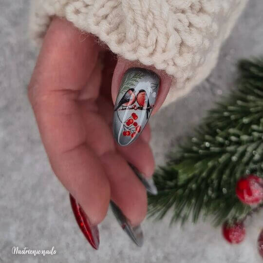 Зимний маникюр со снежинками