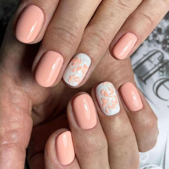 Персиковый и белый гель-лаки
