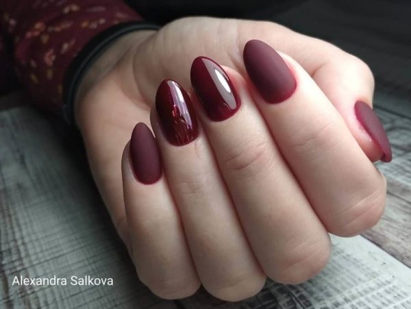 Витражный маникюр с матовыми акцентами